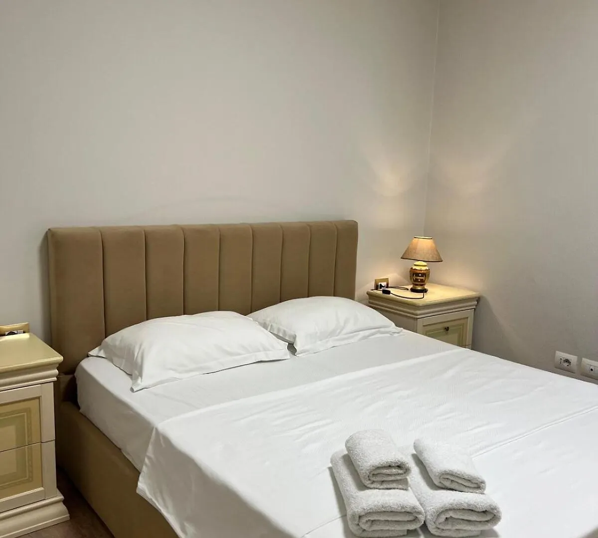 Duplex Cane Apartment Τίρανα 0*,