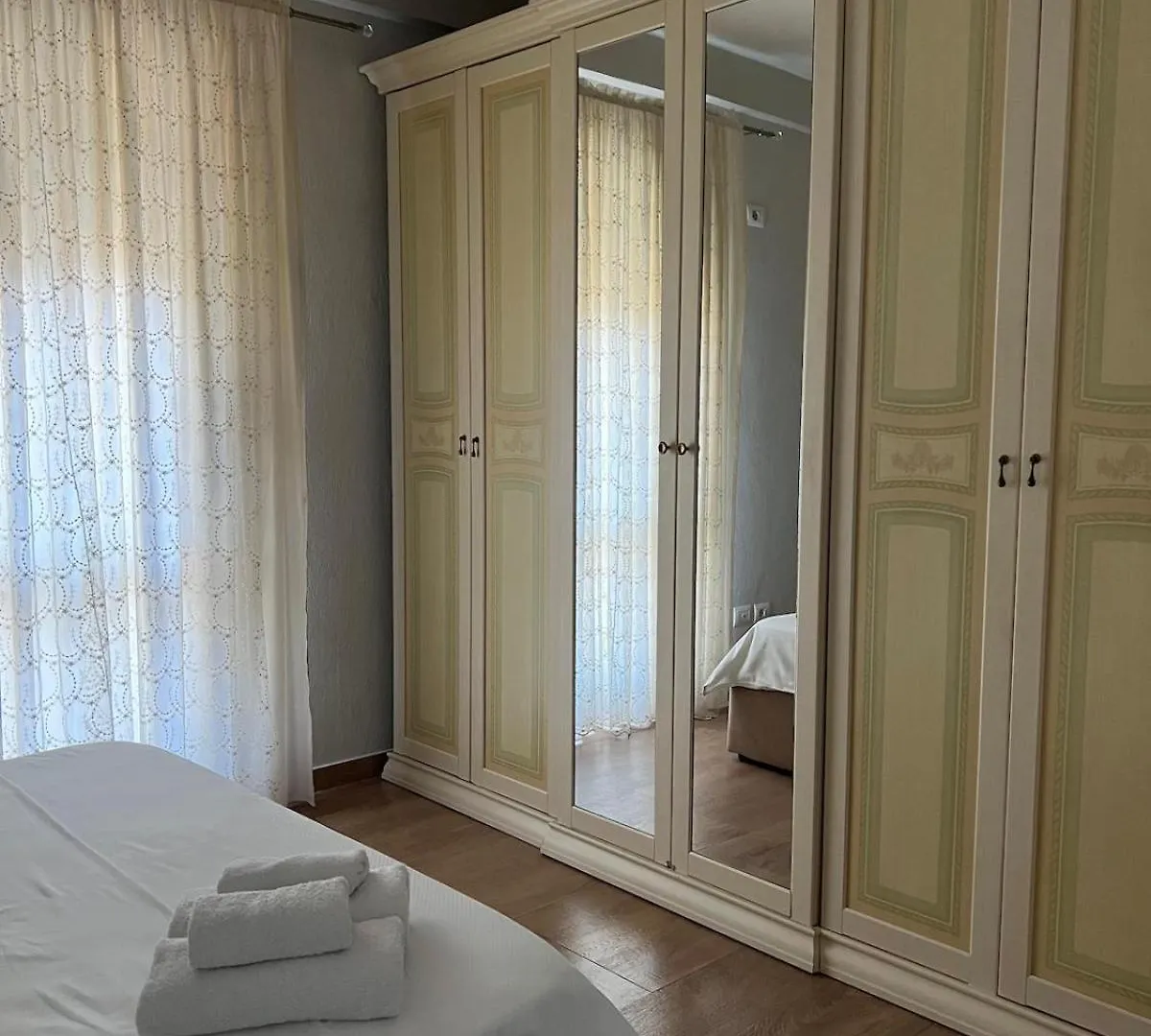 Duplex Cane Apartment Τίρανα